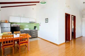 Dining - Apartment in Stomorska near the Sea (Supetar)