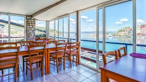 Dining - Apartment in Stomorska near the Sea (Supetar)