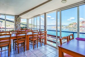 Unclassified image, 3 of 39, button - Apartment in Stomorska near the Sea (Supetar)