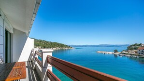 Property grounds - Alluring Apartment by the Sea (Stomorska)