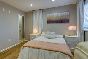 4 habitaciones, escritorio, tabla de planchar con plancha y internet 