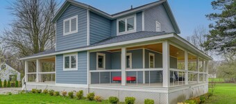 < 1 Mi to Oakland University: Cozy Retreat w/ Yard