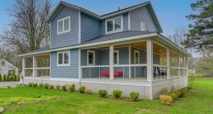 < 1 Mi to Oakland University: Cozy Retreat w/ Yard