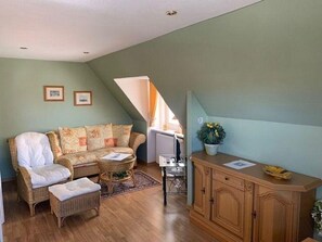 TV - Country-style attic apartment, 37 sqm for up to 2 people - Nordgang 6 (Sylt-Ost)