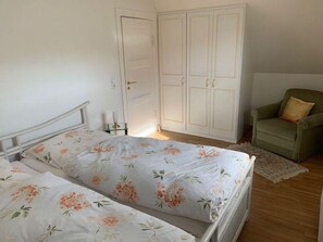 1 bedroom, WiFi - Country-style attic apartment, 37 sqm for up to 2 people - Nordgang 6 (Sylt-Ost)