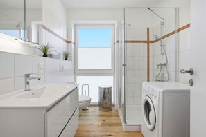 Shower, hair dryer - Carina - Carina vacation apartment in Norddeich with balcony and WLAN for up to 4 people (Norden)