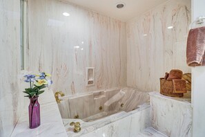 Hair dryer, towels - ABQ Townhouse w/ Mtn-View Balcony: Pets Welcome! (Albuquerque)