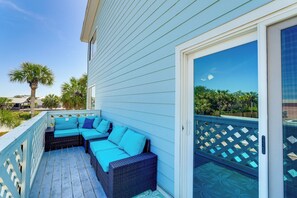Terrace/patio - Walk to Beach, Pool-View Balcony! PCB Condo (Panama City Beach)