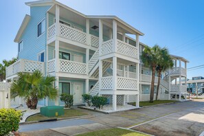 Exterior - Walk to Beach, Pool-View Balcony! PCB Condo (Panama City Beach)