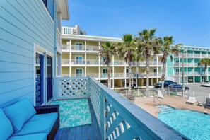 Property grounds - Walk to Beach, Pool-View Balcony! PCB Condo (Panama City Beach)