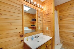 Towels - Wooded Cabin w/ Decks & Dale Hollow Lake Views! (Monroe)