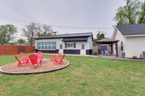 Outdoor dining - 1 Mi to OU! Sleek Guest House w/ Gas Grill (Norman)