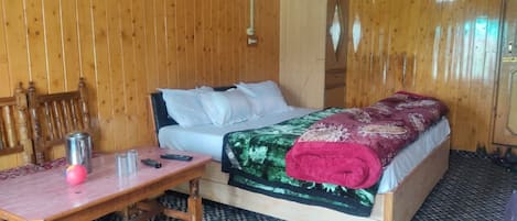 Deluxe Double Room, Mountain View | Desk, free WiFi