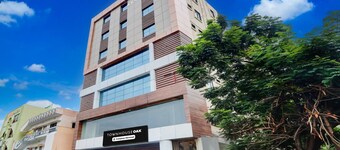 Super Townhouse Oak Public Garden