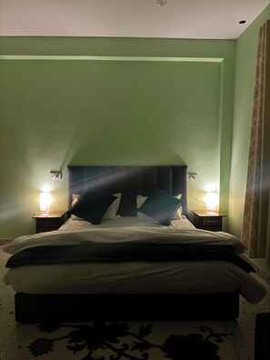 Kahden hengen huone (yksi tai kaksi sänkyä), parveke, vuoristonäköala