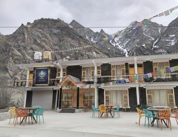 Vista frontal de la propiedad