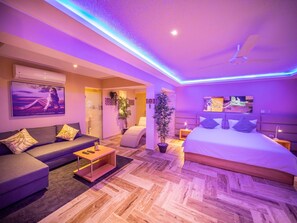 6 bedrooms, iron/ironing board, Internet - Luxury 6 Bedroom Villa in Sosua Beachfront Bliss Awaits (Sosúa)