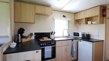 Fridge, microwave, stovetop, coffee/tea maker