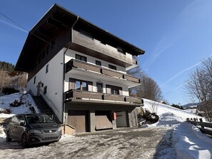 Exterior - Cosy apartment for 4 people with WIFI, TV, terrace and pets allowed (Saalbach)