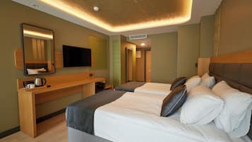 Deluxe Quadruple Room, City View