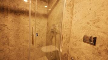 Chambre Triple | Salle de bain