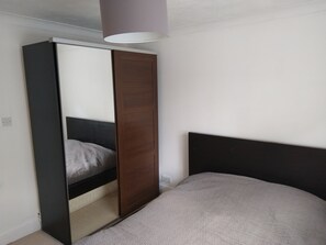 1 bedroom, iron/ironing board, Internet, bed sheets - A modern double bedroom apartment set on the Regents Canal in King’s Cross (London)
