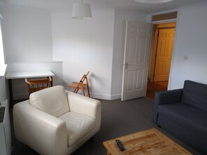 TV - A modern double bedroom apartment set on the Regents Canal in King’s Cross (London)