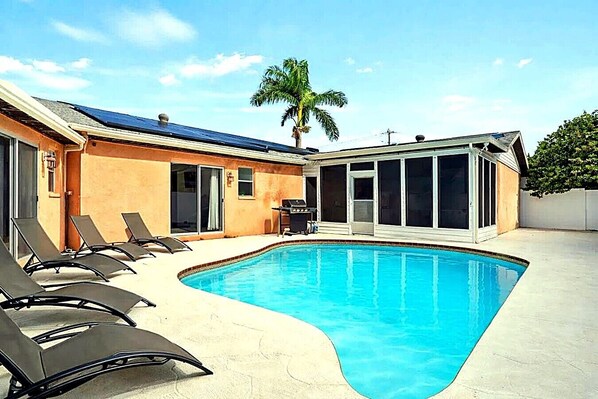 Pool - Siesta Key Pool BBQ Mini Putt 3BR 2BA Sleep 12 (Palmetto)