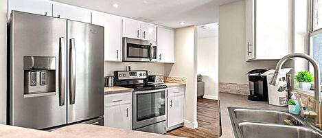 Coffee/tea maker, fridge, microwave, oven