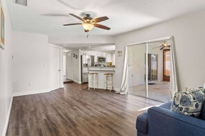 TV - Spacious Pool Home with Fenced Yard (Palmetto)