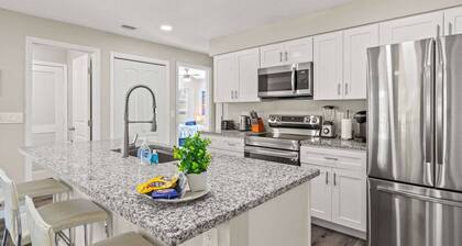 Coastal Calm 2BR Retreat Minutes to Manasota Beach
