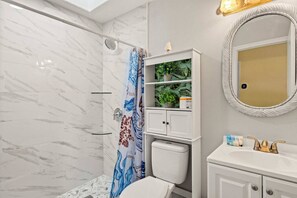 Hair dryer - Spacious 4BR 2 BA Private Backyard Sleep 10 (Palmetto)