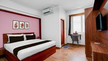 1 bedroom, desk, free WiFi, bed sheets