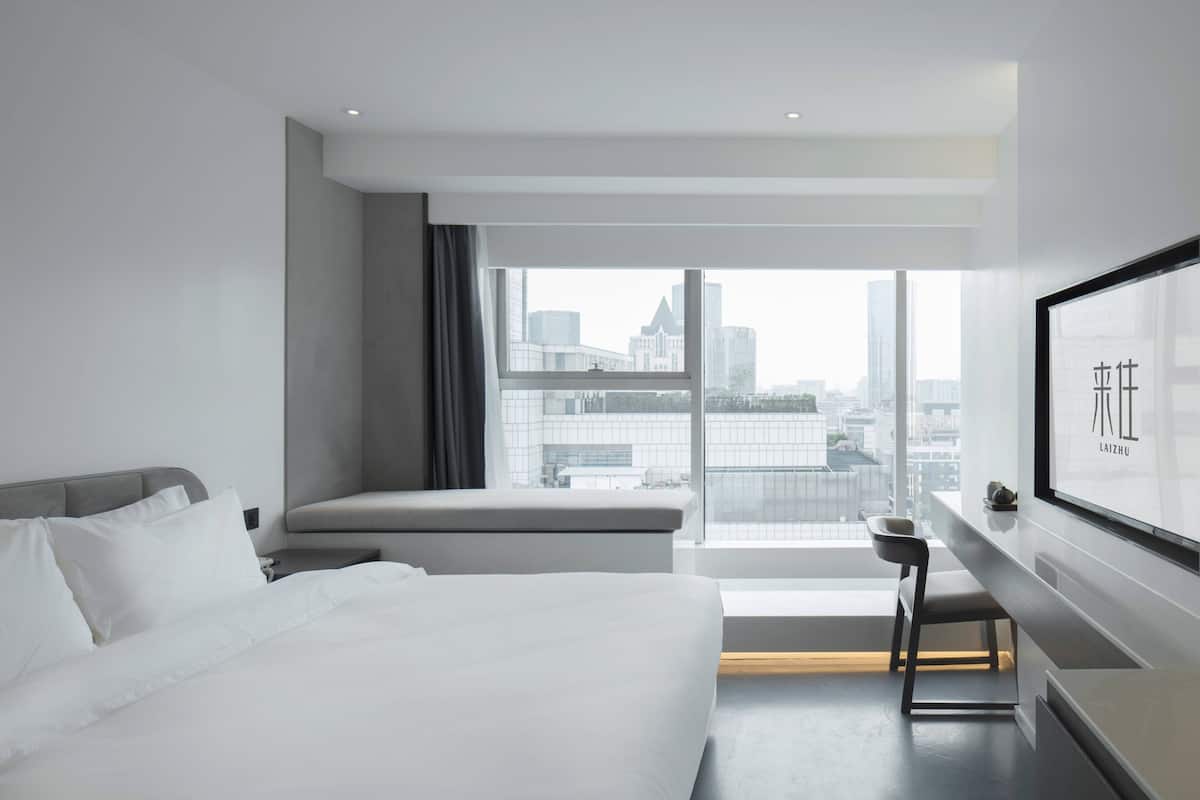 Chambre classique double, vue sur la ville | Couette en duvet, bureau, rideaux dâobscurcissement