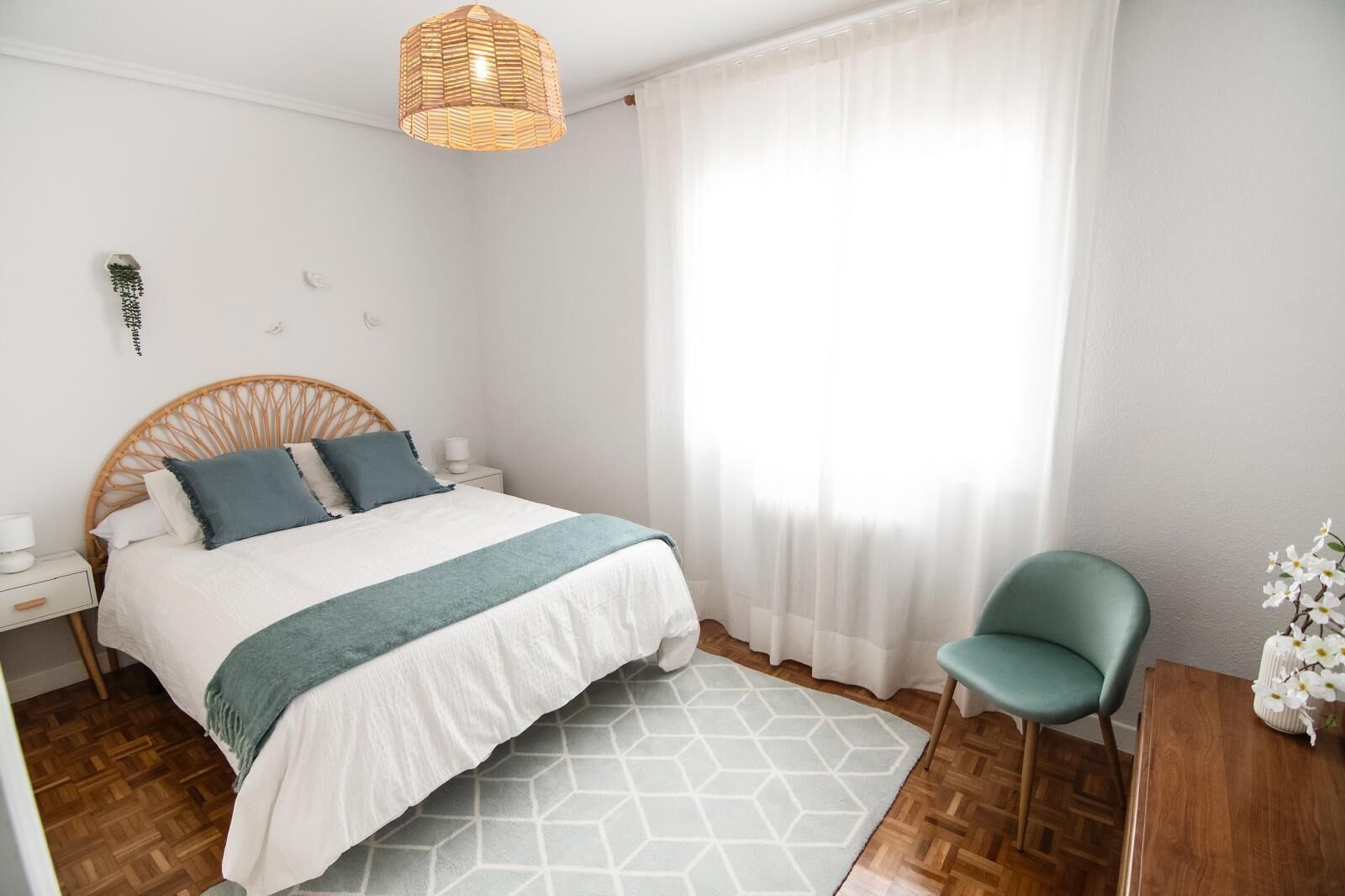 5 slaapkamers, een strijkplank/strijkijzer, wifi, beddengoed