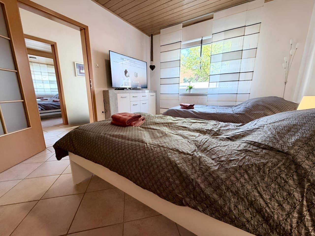 Iron/ironing board, WiFi, bed sheets
