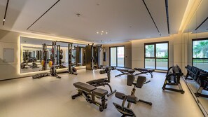 Fitness facility - Chic 2BR Retreat with Assistant Room, Short Minutes Drive to MOE and the Beach (Dubai)