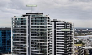 Exterior - Elevated 3BR Stay - Views, Amenities, Parking (Newcastle West)