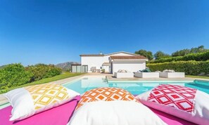 Pool - Elite Collection Ianuaria - Luxury Infinity Pool & Spa (Cugnana)