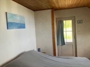 4 bedrooms, iron/ironing board, bed sheets - House with sea view 7' walk from downtown pier and 5' walk from beach (LE PALAIS)