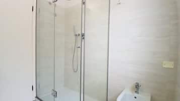 Shower, bidet, towels