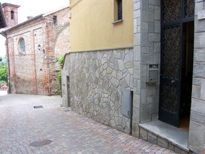 Exterior detail - Quiet detached apartment in the historic center on the hillside with views (San Raffaele)