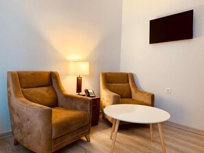 Deluxe Triple Room | Living area - Tsereteli Palace (Batumi)