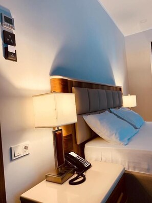 In-room safe, desk, iron/ironing board, free WiFi - Tsereteli Palace (Batumi)