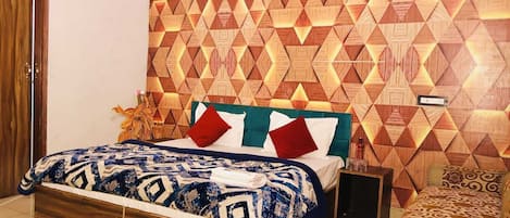 Hypo-allergenic bedding, desk, laptop workspace, free WiFi