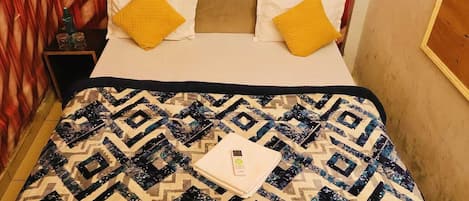 Hypo-allergenic bedding, desk, laptop workspace, free WiFi