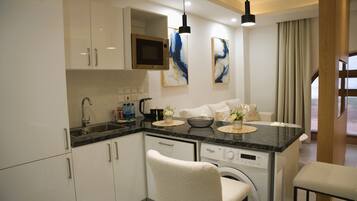 Apartemen, 1 Tempat Tidur Queen dengan tempat tidur Sofa, tepi gunung | Dapur pribadi | Lemari es besar, microwave, oven, dan kompor
