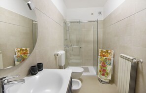 Shower, hair dryer, towels - Premium stay with terrace and BBQ (Savudrija)