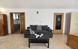 TV - Relaxing villa with smart layout (Križine)