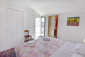 2 bedrooms, Internet, bed sheets - Practical stay with ocean view (Zambratija)